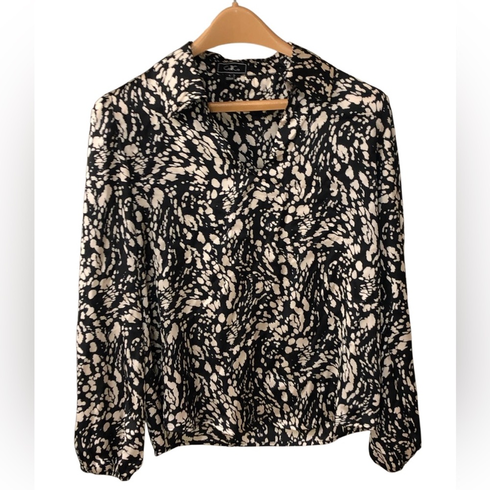 Chic Black and cream Patterned Top NWOT